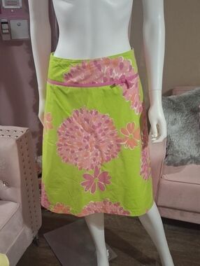 Lily Pulitzer Green & Pink Skirt With Bow Detail    Size M  Like New Condition